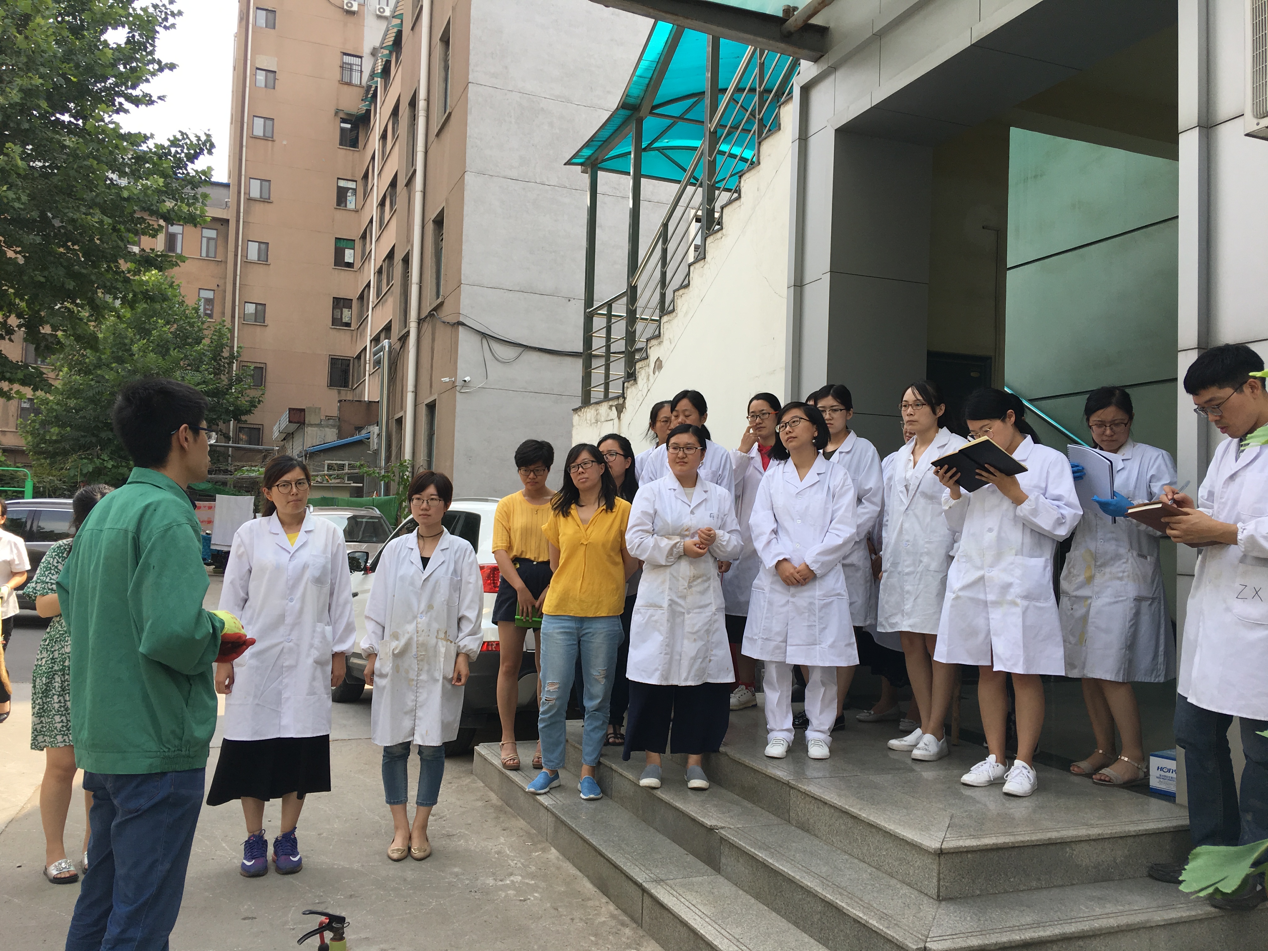 檢測中心組織實驗室安全生命教育培訓和現場防護應急演練活動